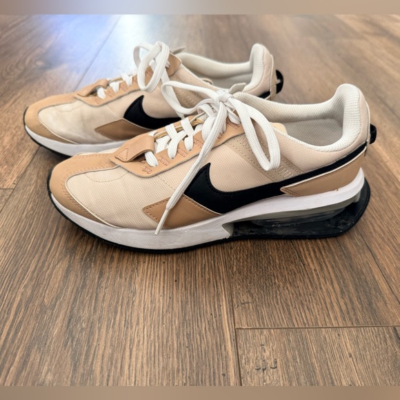 Nike Shoes - Nike Tan and Black Sneakers